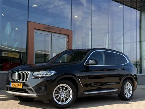 BMW X3 xDrive30e | Stoelverwarming | Achteruitrijcamera | Trekhaak | Cruise | Apple Carplay / Androi