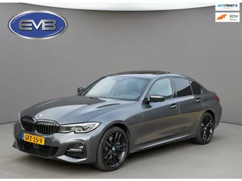 BMW 3-serie 330e High Executive M- Sport, panoramadak, lazer led, afn. Trekhaak 360 camera, headup d