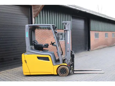 Jungheinrich EFG216 heftruck elektrische triplex lepelversteling sideshift