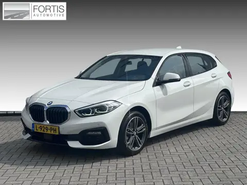 BMW 1-serie 118i Business Edition NL-AUTO | NAVI | STUUR EN STOEL VERWARMING