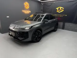 Volkswagen T-ROC 1.5 eTsi R-Line First Edition Pano-IQ-KEYLESS-CAM-CARPLAY-ACC