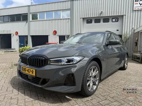 BMW 3-serie Touring 320e | Facelift | Trekhaak Automatisch | Adaptieve Cruise Control | Sportstoelen