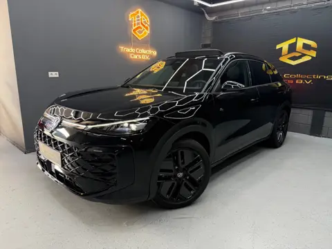 Volkswagen T-Roc 1.5 eTsi R-Line First Edition Pano-IQ-KEYLESS-CAM-CARPLAY-ACC