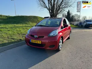 Toyota Aygo 1.0-12V Aspiration Red Airco LM velgen