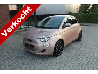 Fiat 500 La Prima 42 kWh Clima-Camera-Leder-Stoelverwarming-JBL-Pano SOH 97,7 %