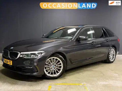 BMW 5-serie Touring 530i xDrive Executive Sportline|PANO|KEYLESS|LED|360CAM|ACC|HUD|SFEER|STUURV|STO
