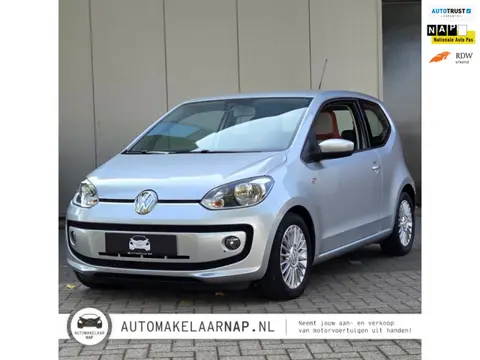 Volkswagen Up! 1.0 high up! BlueMotion / Carplay / Org. NL / 75 PK / Navigatie / Parkeer sensoren /