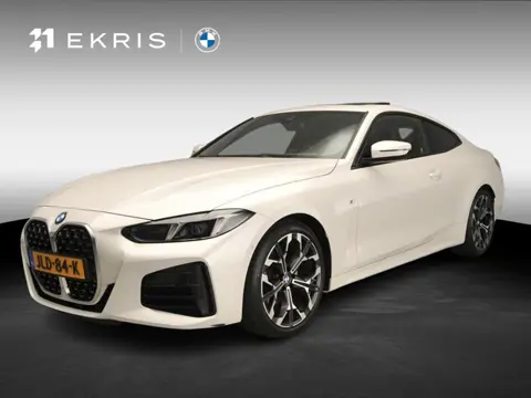 BMW 4 Serie Coupé 420i | M-Sportpakket | LED | Navigatie | Schuifdak | Sportstoelen | Stoelverwarmin
