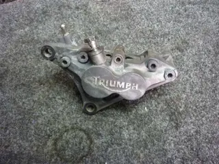 REMKLAUW LINKS VOOR Triumph Sprint ST 955 1999 - 2005