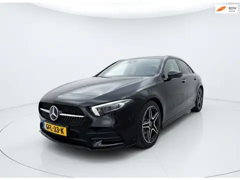 Mercedes-Benz A-klasse 250 4MATIC AMG Premium Plus | Pano | Camera | Keyless | Sfeerverlichting | Bu