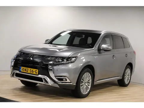 Mitsubishi Outlander 2.4 PHEV Instyle | Schuif- Kanteldak | Trekhaak | 360 Camera