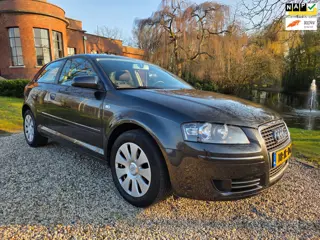 Audi A3 1.6 Attraction AIRCO/cruise *117.000km*