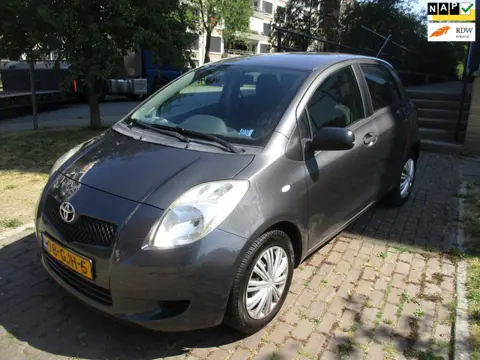 Toyota Yaris 1.3 VVTi Sol//AIRCO//