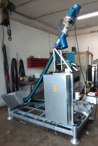 Te koop: een pelmachine voor haver, spelt, zonnebloem,