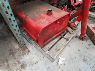 International - brandstoftank 844s