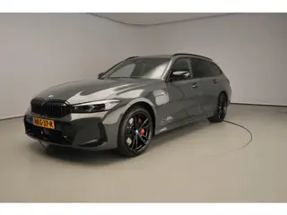 BMW 3 Serie Touring 330e xDrive M-Sportpakket / Trekhaak / Panoramadak / Harman-Kardon /  Driving As