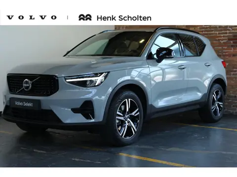Volvo XC40 B4 Plus Dark | Trekhaak Semi-elektrisch | Adaptieve Cruise Control | Pilot Assist | Googl