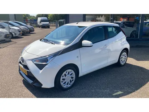 Toyota Aygo 1.0 VVT-i 5Drs x-play. Mooie wagen. Airconditionig. Nw APK