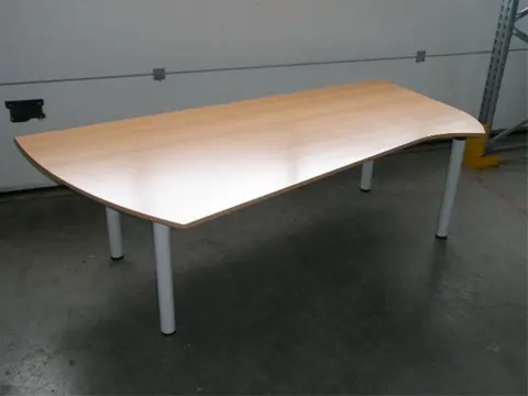 1xBureau B200xD80/100cm.