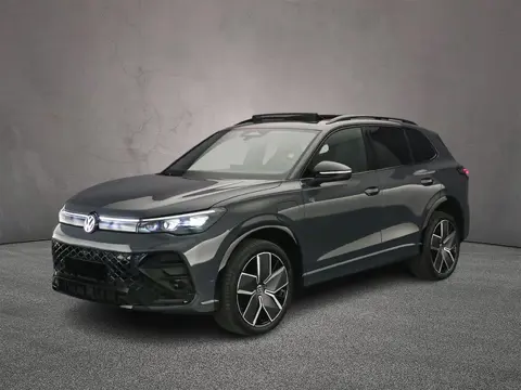 Volkswagen Tiguan R-Line Edition 1.5 TSI eHybrid 272pk DSG Automaat Trekhaak, Black style, Panoramad