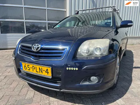 Toyota Avensis 2.0 D-4D Executive Business - Bak Defect