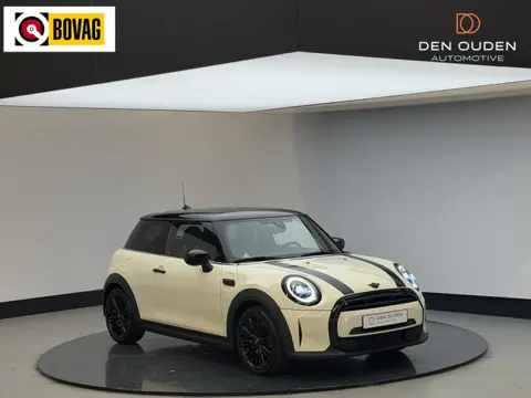 MINI 3-Deurs 1.5 Cooper Classic | Automaat | Panodak | Black Optic pakket | Carplay | NL Auto