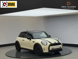 MINI 3-Deurs 1.5 Cooper Classic | Automaat | Panodak | Black Optic pakket | Carplay | NL Auto