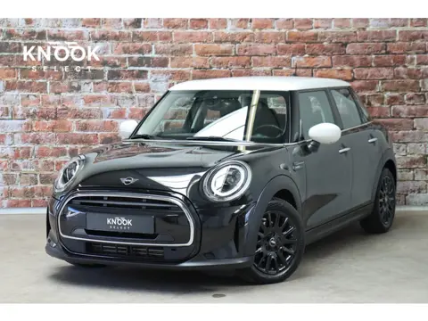 MINI Hatchback Cooper Camden Edition Automaat 5 deurs / Navigatiesysteem / DAB-Tuner / Bluetooth / D