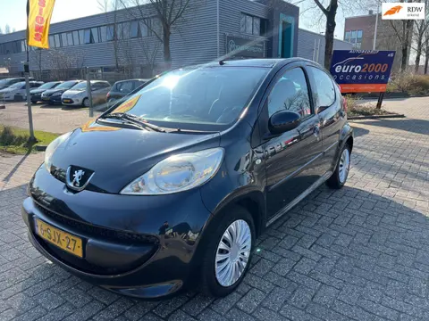 Peugeot 107 1.0-12V XR - AIRCO - 5 DEURS - ZWART - NETJES !