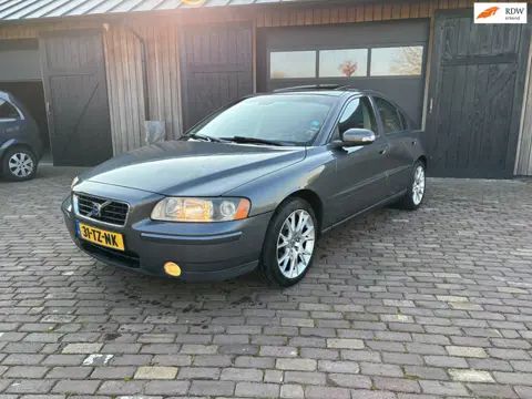 Volvo S60 2.4 Kinetic AUTOMAAT ,NL AUTO,LEER , STOELVERWARMING, SCHUIFKANTELDAK