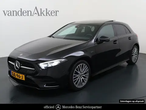 Mercedes-Benz A-Klasse 250e AMG // Panoramadak // Distronic // Carplay // 18" // Nightpakket // All 