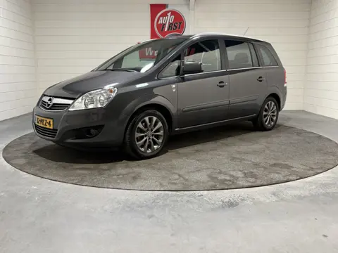 Opel Zafira 1.8 111 years Edition, Prachtstaat, Lage km stand, 7 persoons, Trekhaak, Airco, Cruise, 