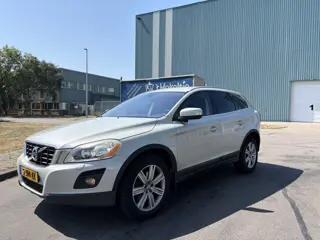 Volvo XC60 3.0 T6 AWD Momentum 4X4 Automaat 320 PK. Onverwoestbare auto met slechts 151.000 KM !!! A