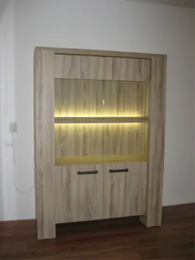 Vitrinekast met tl verlichting