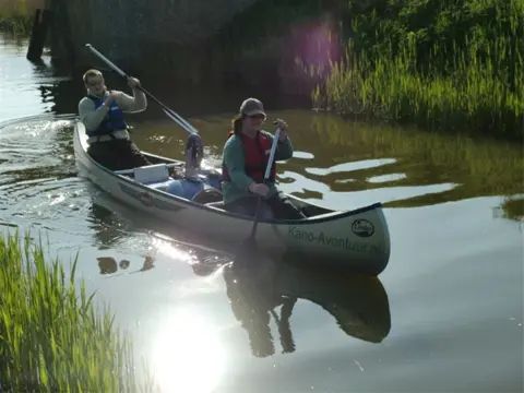 Kanoverhuur Groningen Canadese 3 persoons vakantiekano 's
