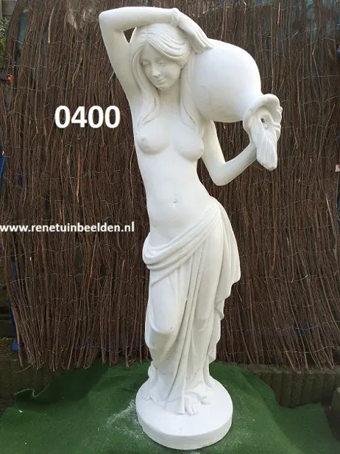 Vrouw leeg de kruik. nr 0400