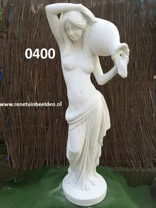 Vrouw leeg de kruik. nr 0400