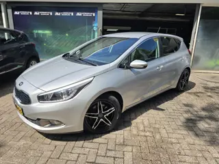 Kia Cee'd 1.6 GDI Super Pack | 3/6 OF 12MND GARANTIE | CAMERA | NAVI | CRUISE | LMV |