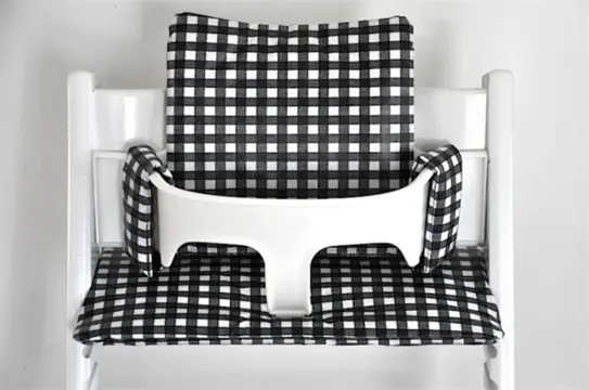 Black white stoelverkleiner tripp trapp stokke stoel