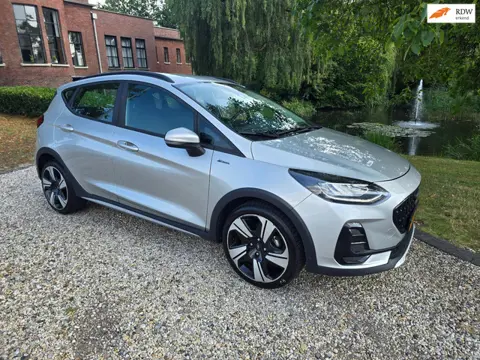Ford FIESTA 1.0 EcoBoost Hybrid Titanium Vignale Automaat, winterpakket, Airco, cruise control, Appl