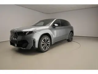 BMW iX3 40 eDrive M Sportpakket / Panoramadak / Trekhaak / Getint glas / Park assist