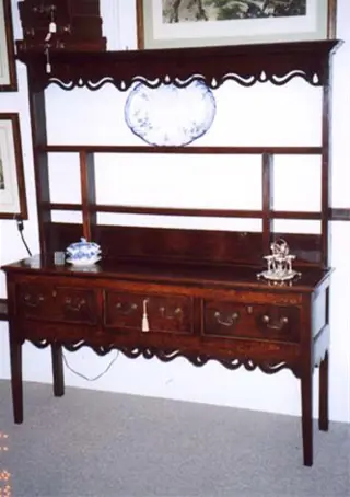 Vroeg 18e eeuwse dresser