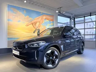 BMW iX3 80 kWh (210kW/286pk) ** LED, LEDER, PANO, MEMORY H&K SOUND, 20-inch LMV ** 1e EIG - UNFALLFR