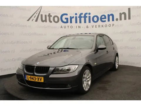 BMW 3 Serie 318i  zeer nette automaat met schuifdak met nieuwe APK bij aflevering