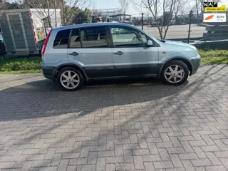 Ford Fusion 1.6-16V Crossroad met nieuwe apk 950 euro