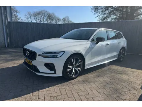 Volvo V60 2.0 T6 Recharge AWD R-Design Automaat | Panodak | Trekhaak | Vol opties | PDC | Inruil mog