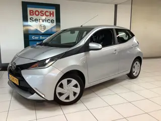 Toyota Aygo 1.0 VVT-i x-play achteruitrijcamera, cruise control, airco