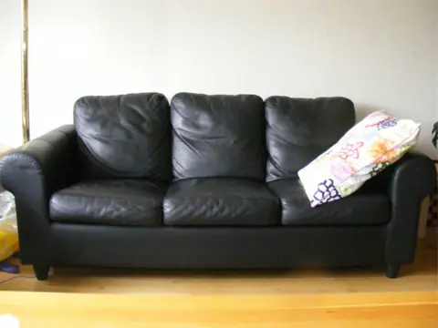 Twee 3 persoonsbanken te koop