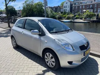 Toyota Yaris 1.3 VVTi Sol MMT