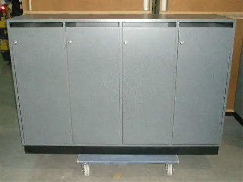 Draaideurkast 4-deurs. 3x vr